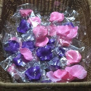 26 packs of approximately 80 petals each.